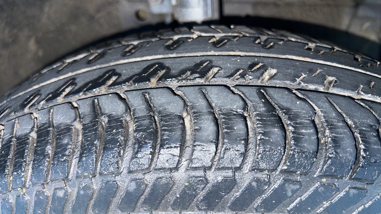 Used 2015 Maruti Suzuki Swift Dzire VXI Petrol Manual tyres RIGHT FRONT TYRE TREAD VIEW