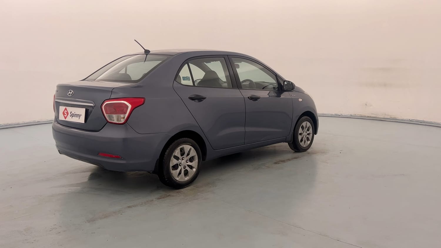 Used 2015 Hyundai Xcent Base 1.2 Petrol Manual exterior RIGHT REAR CORNER VIEW
