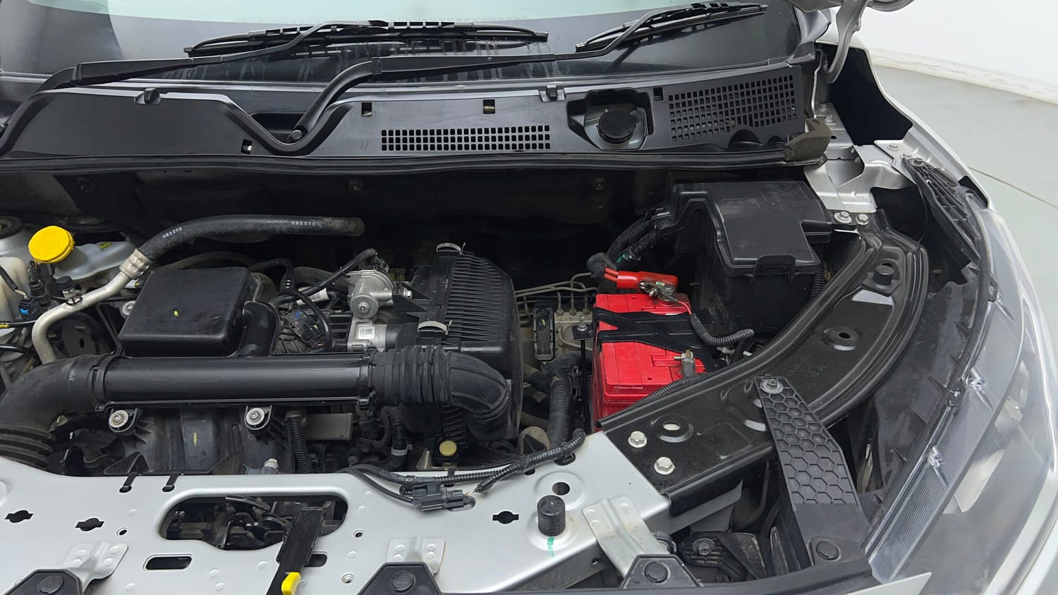 Used 2021 Nissan Magnite XL Petrol Manual engine ENGINE LEFT SIDE VIEW