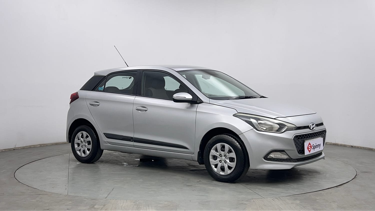 Used 2016 Hyundai Elite i20 Sportz 1.2 Petrol Manual exterior RIGHT FRONT CORNER VIEW