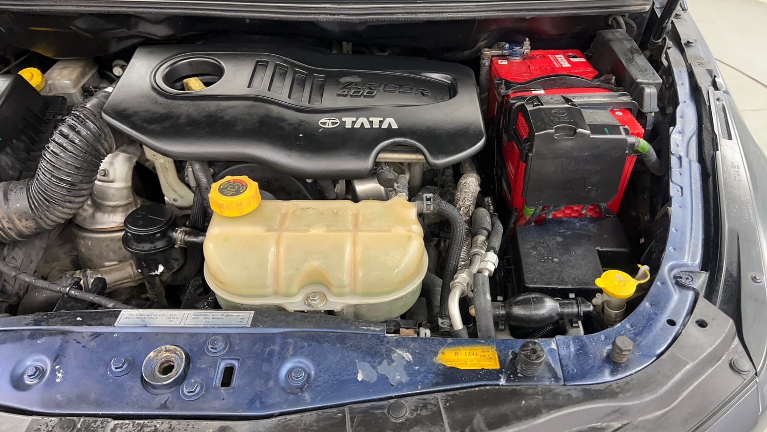 Used 2018 Tata Hexa XT 4x2 7 STR Diesel Manual engine ENGINE LEFT SIDE VIEW