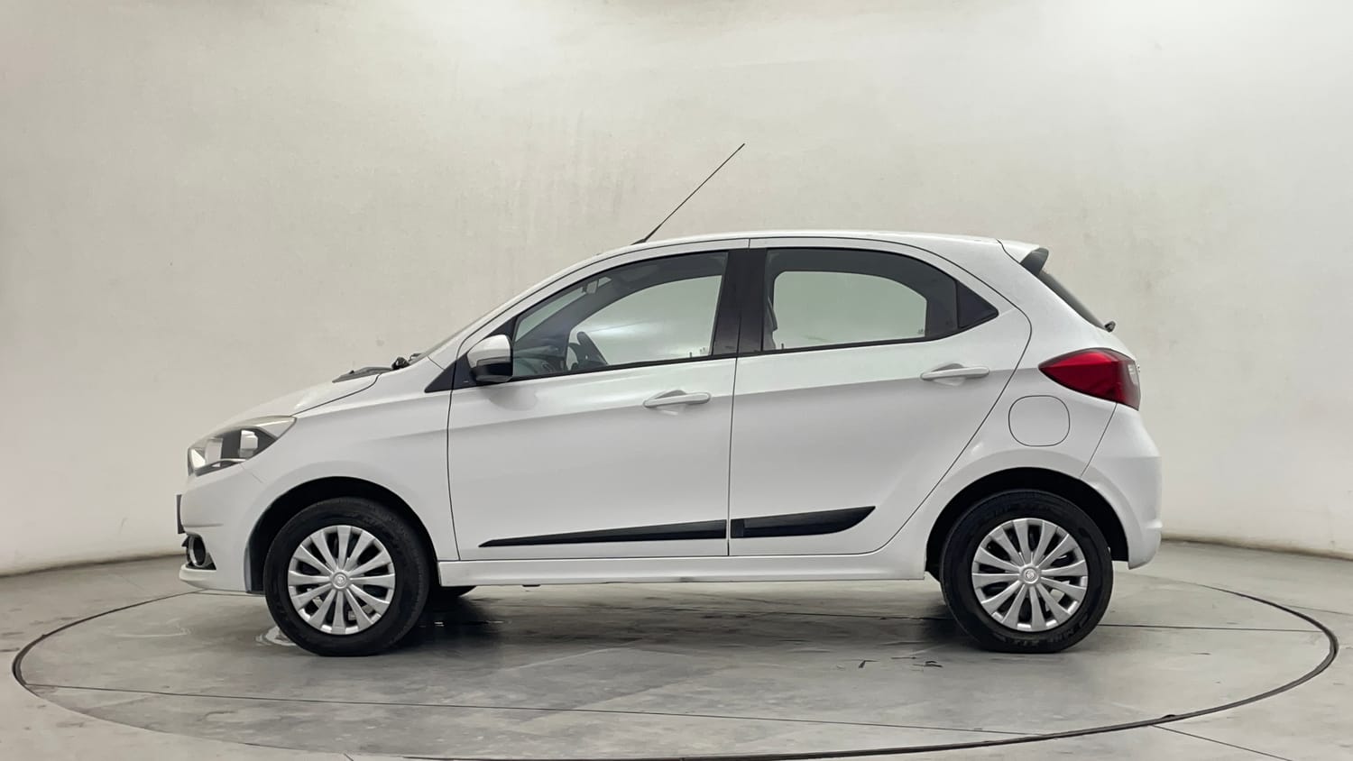 Used 2019 Tata Tiago Revotron XZ Petrol Manual exterior LEFT SIDE VIEW