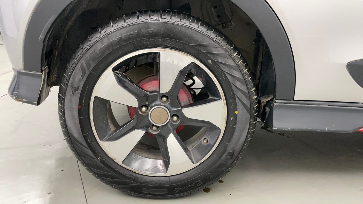 Used 2018 Tata Nexon XZ Plus Diesel Diesel Manual tyres RIGHT REAR TYRE RIM VIEW
