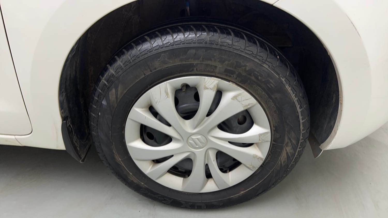 Used 2023 Maruti Suzuki Swift VXi Petrol Manual tyres RIGHT FRONT TYRE RIM VIEW
