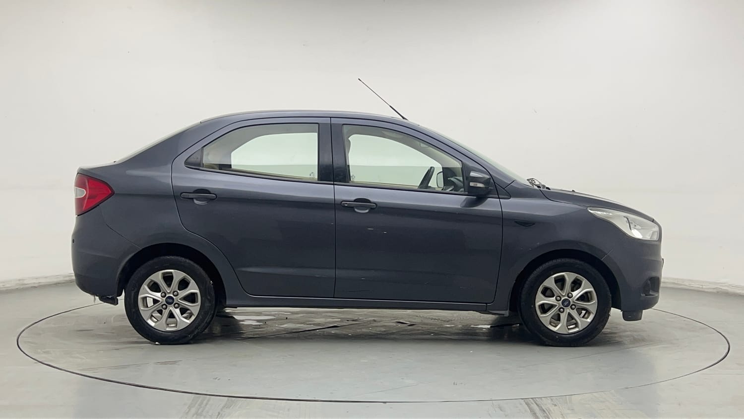 Used 2018 Ford Figo Aspire Titanium 1.2 Ti-VCT Petrol Manual exterior RIGHT SIDE VIEW