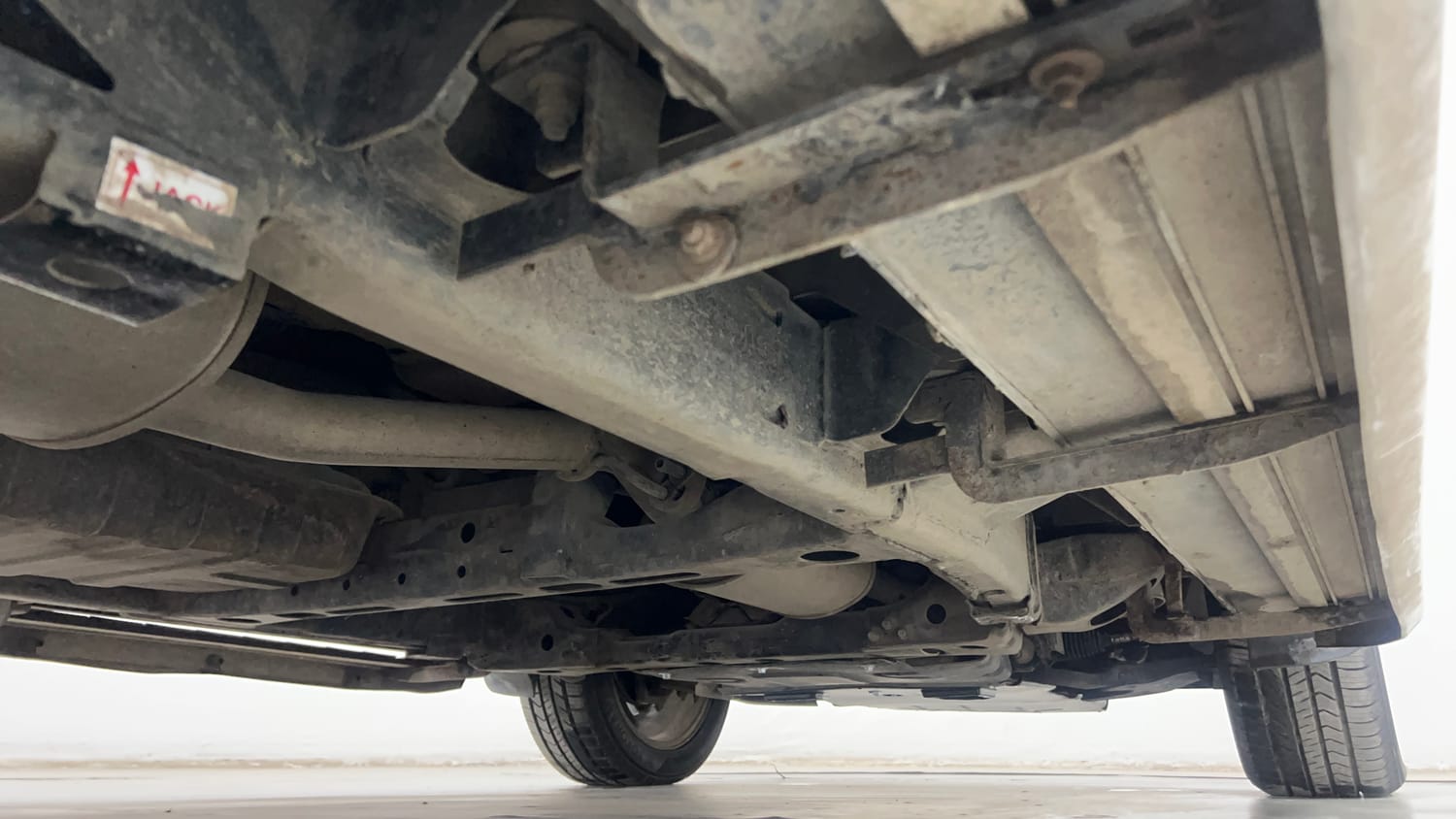Used 2018 Tata Hexa XT 4x2 7 STR Diesel Manual extra REAR RIGHT UNDERBODY VIEW