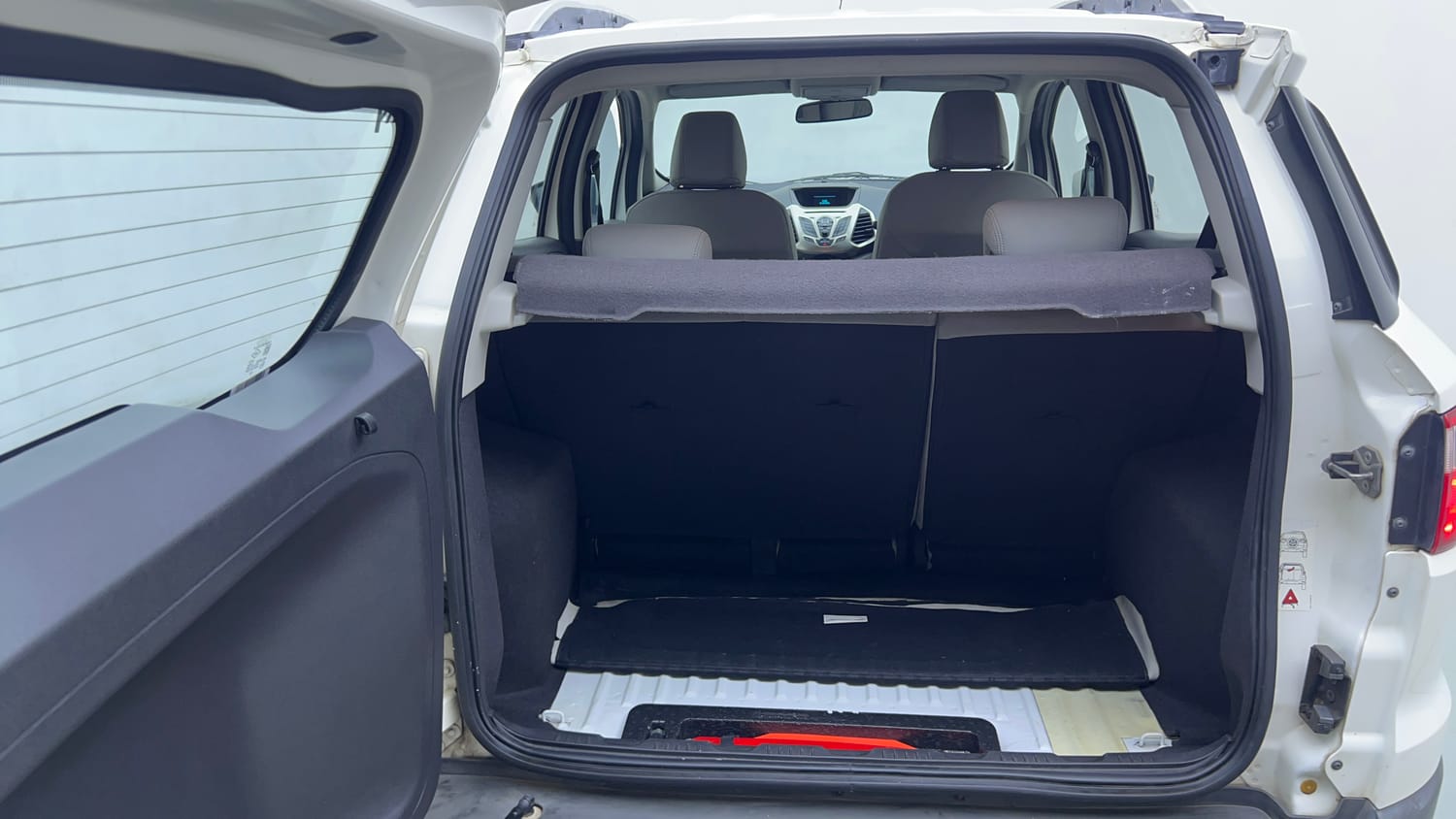 Used 2016 Ford EcoSport Titanium 1.5L Ti-VCT AT Petrol Automatic interior DICKY INSIDE VIEW