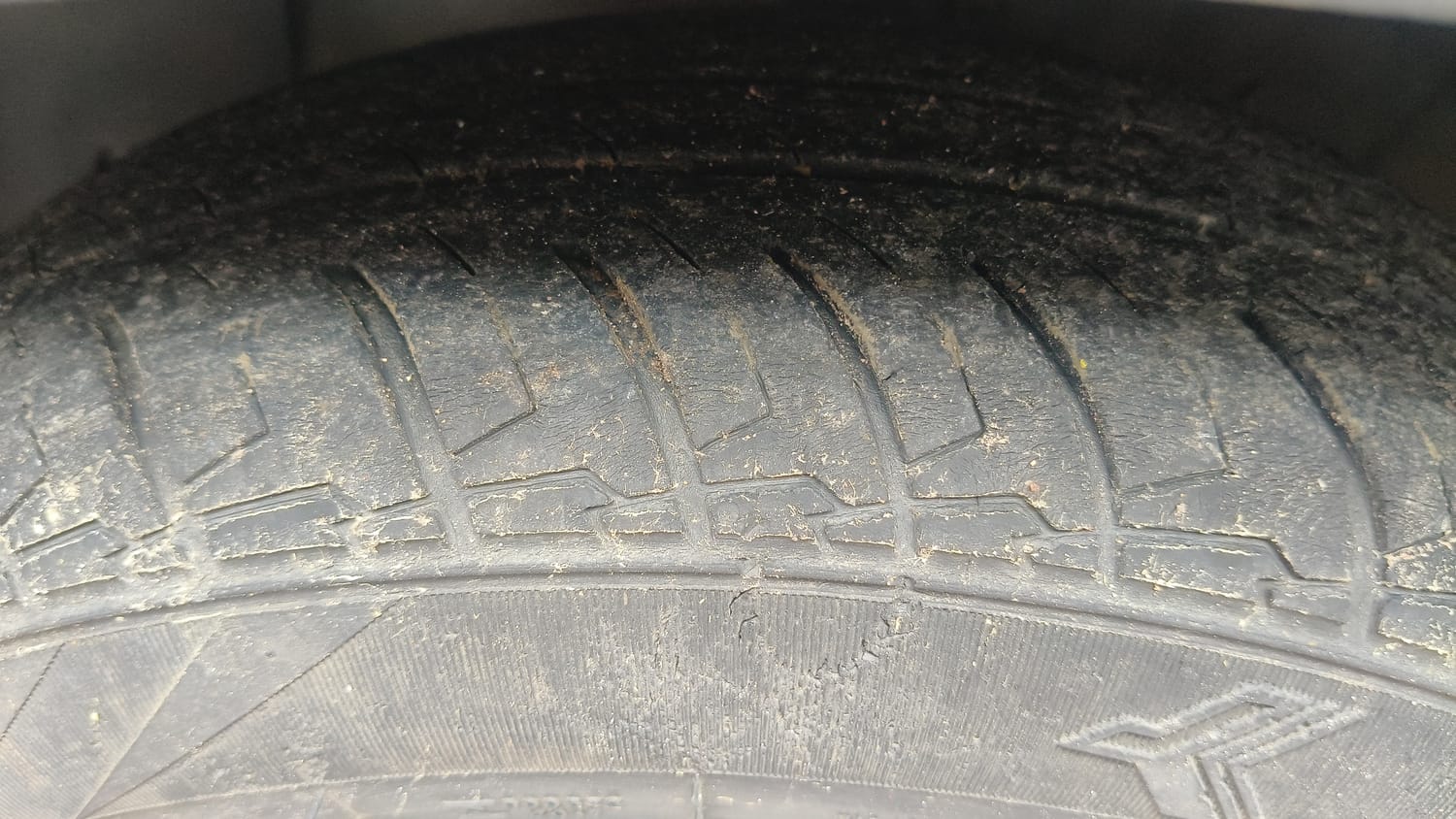 Used 2024 Hyundai Exter SX 1.2 MT Petrol Manual tyres LEFT FRONT TYRE TREAD VIEW