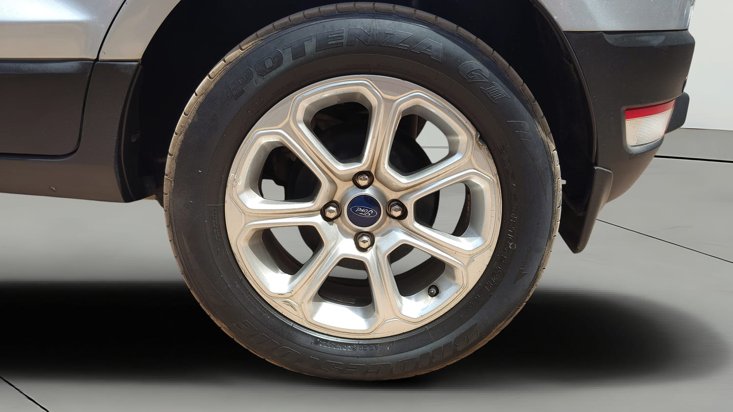 Used 2019 Ford EcoSport Titanium + 1.5L Ti-VCT AT Petrol Automatic tyres LEFT REAR TYRE RIM VIEW