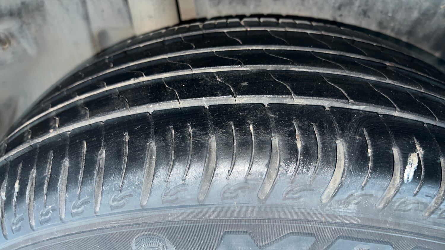 Used 2022 maruti-suzuki Vitara Brezza VXi Petrol Manual tyres RIGHT REAR TYRE TREAD VIEW