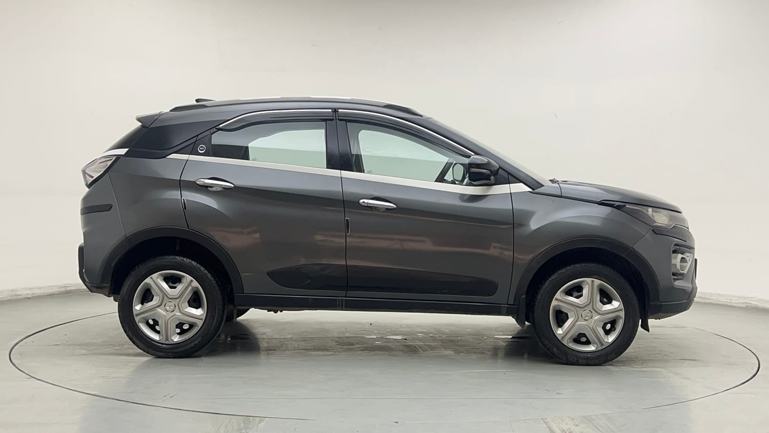 Used 2024 Tata Nexon XMA (S) Petrol Automatic exterior RIGHT SIDE VIEW