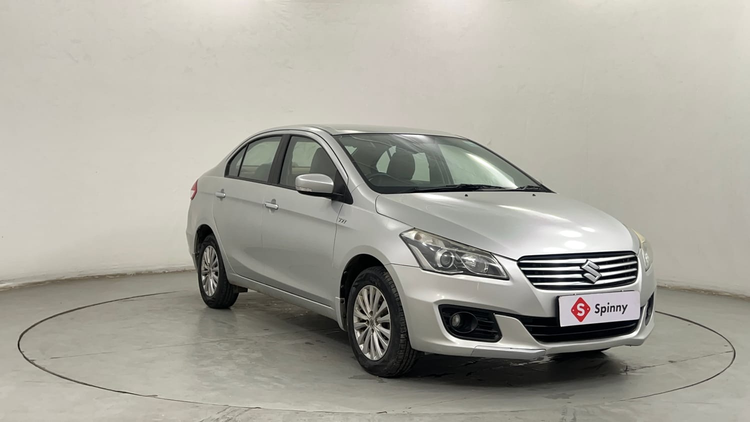 Used 2015 Maruti Suzuki Ciaz ZXi  AT Petrol Automatic exterior RIGHT FRONT CORNER VIEW
