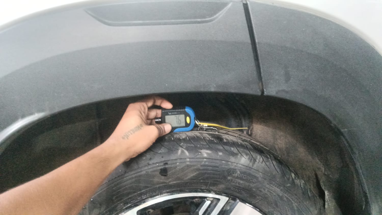 Used 2025 Nissan Magnite Tekna B4D 1.0 Petrol MT Petrol Manual tyres RIGHT REAR TYRE TREAD VIEW