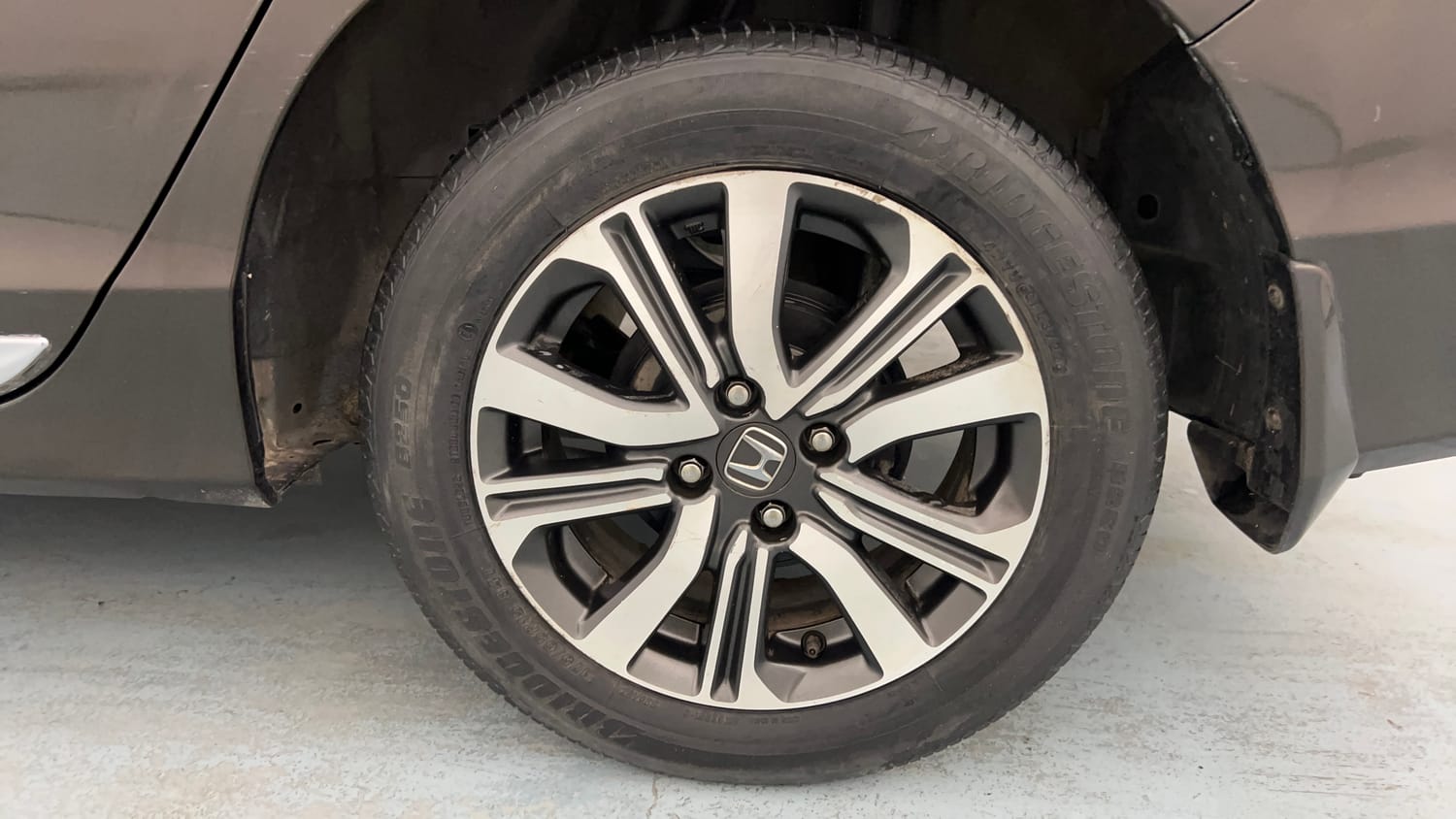Used 2018 Honda City V Petrol Petrol Manual tyres LEFT REAR TYRE RIM VIEW