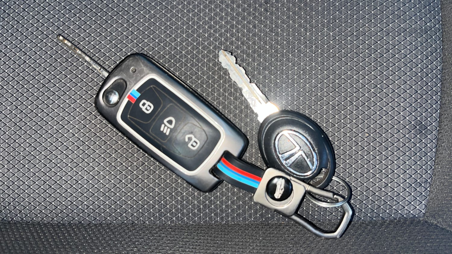 Used 2018 Tata Tiago Revotron XT Petrol Manual extra CAR KEY VIEW