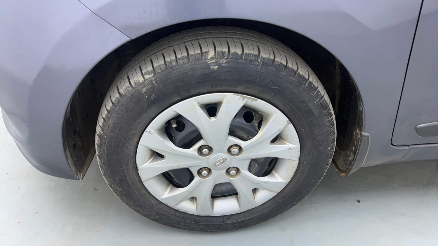 Used 2014 Hyundai Grand i10 Sportz AT 1.2 Kappa VTVT Petrol Automatic tyres LEFT FRONT TYRE RIM VIEW