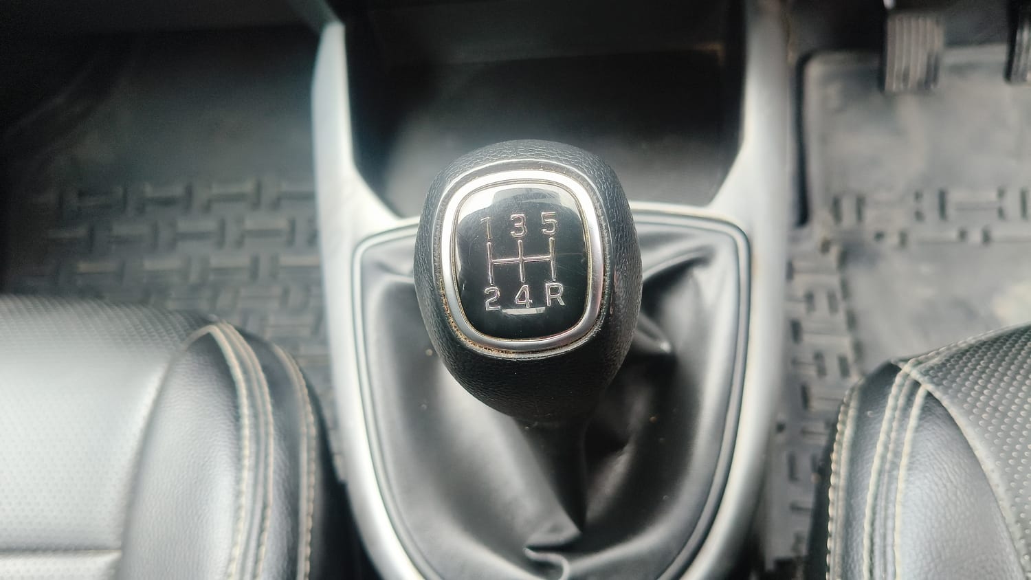 Used 2024 Hyundai Exter SX 1.2 MT Petrol Manual interior GEAR  KNOB VIEW