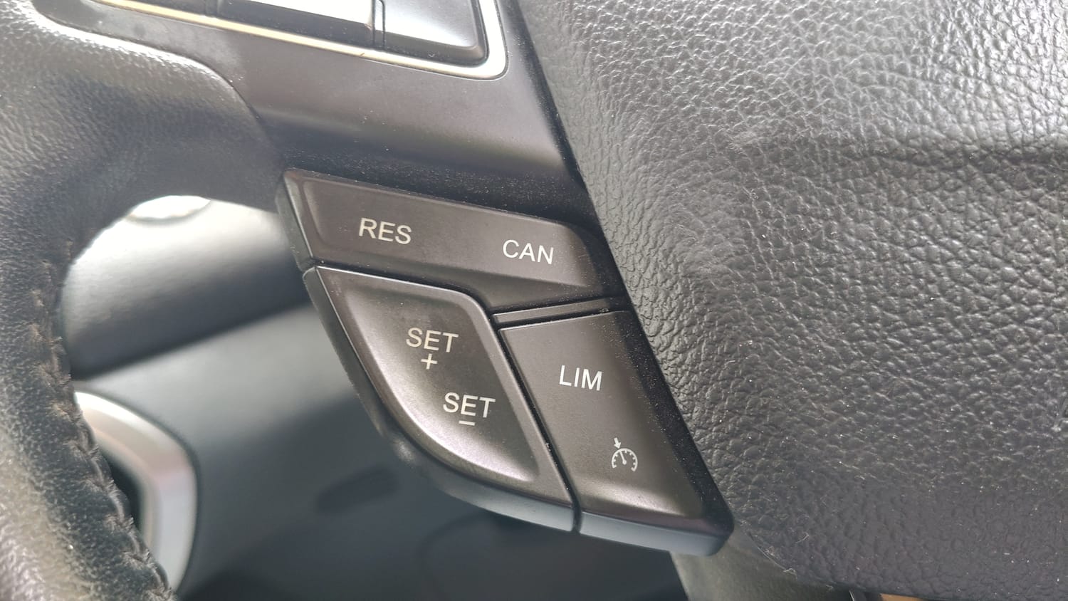 Used 2019 Ford EcoSport Titanium + 1.5L Ti-VCT AT Petrol Automatic top_features Cruise control