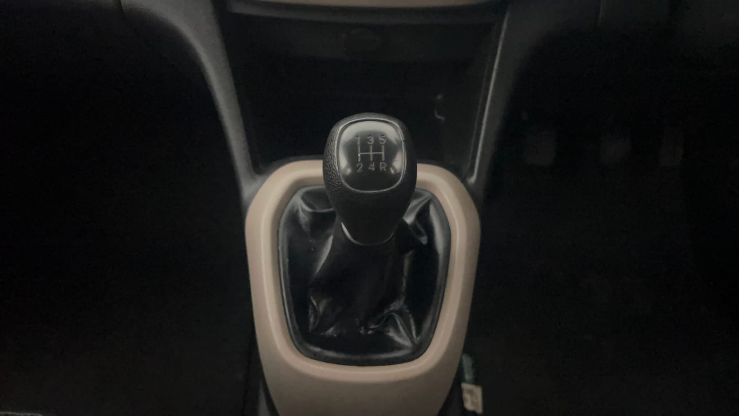 Used 2015 Hyundai Xcent Base 1.2 Petrol Manual interior GEAR  KNOB VIEW