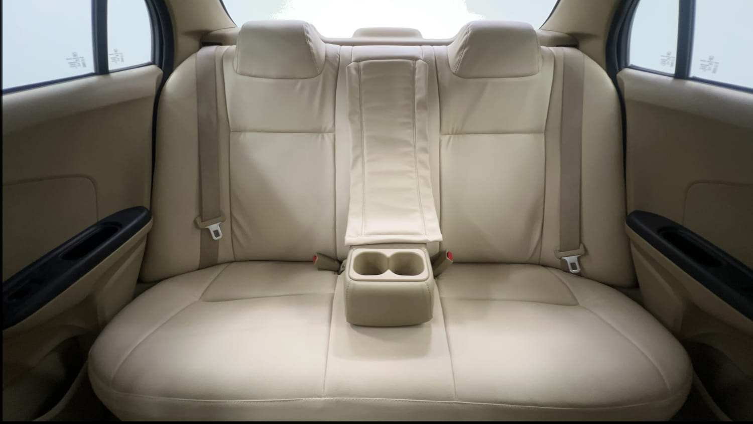 Used 2018 Honda Amaze 1.2 S i-VTEC Opt Petrol Manual interior REAR SEAT CONDITION VIEW