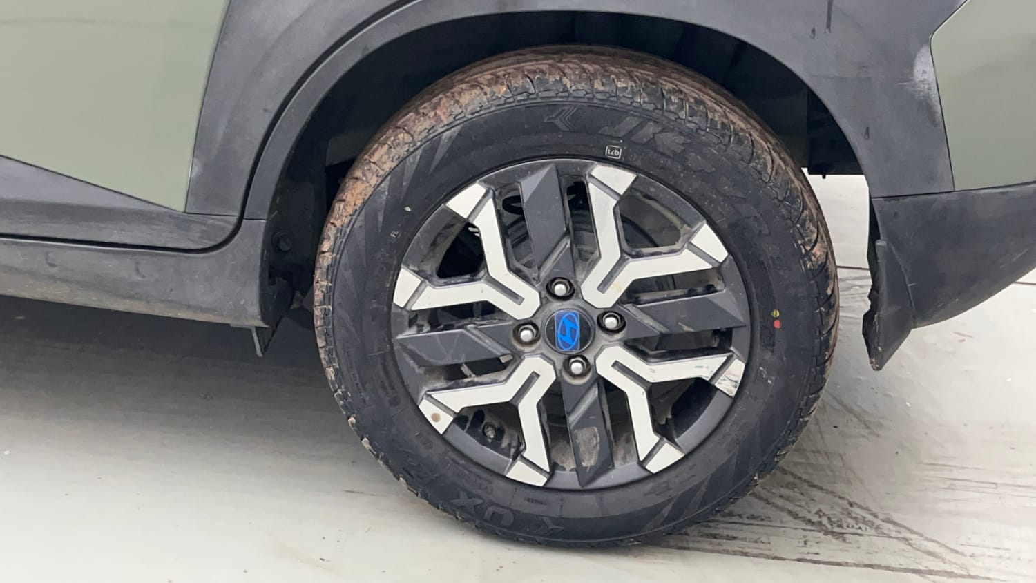 Used 2024 Hyundai Exter SX (O) Connect 1.2 AMT Petrol Automatic tyres LEFT REAR TYRE RIM VIEW