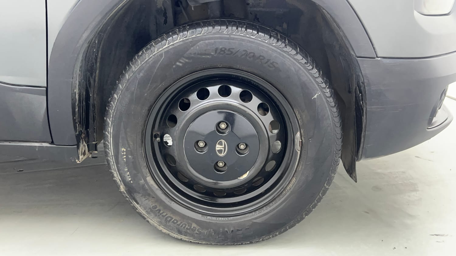 Used 2022 Tata Punch Pure MT Petrol Manual tyres RIGHT FRONT TYRE RIM VIEW