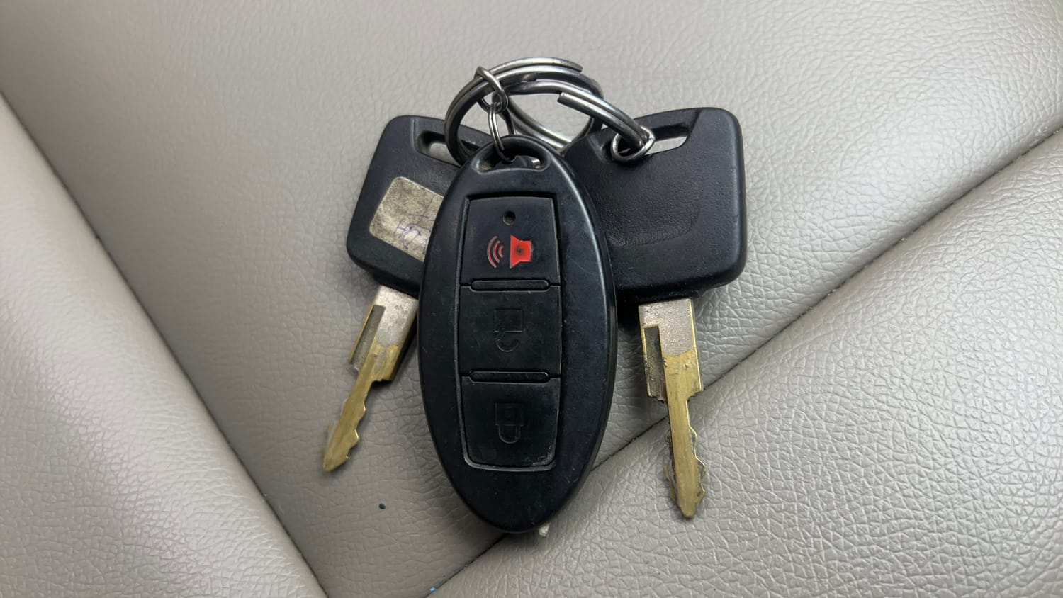 Used 2017 Datsun Redi-GO S Petrol Manual extra CAR KEY VIEW