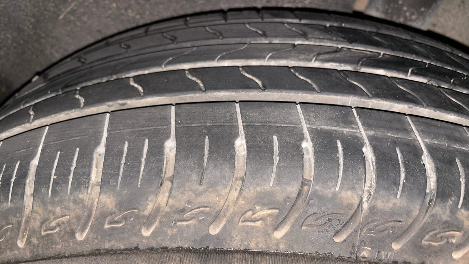 Used 2024 Kia Carens X Line 1.5 Diesel AT 6 STR Diesel Automatic tyres LEFT REAR TYRE TREAD VIEW