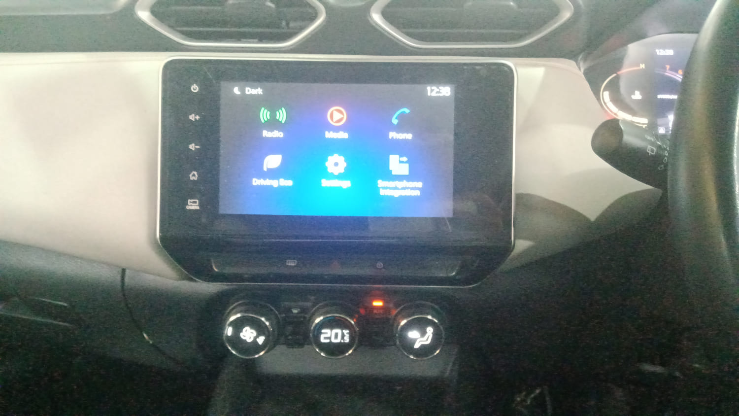 Used 2025 Nissan Magnite Tekna B4D 1.0 Petrol MT Petrol Manual interior MUSIC SYSTEM & AC CONTROL VIEW