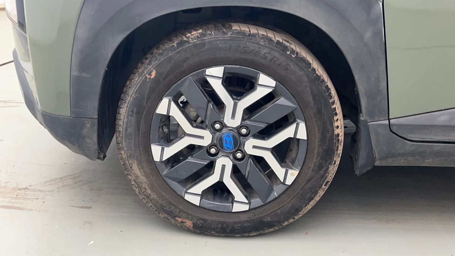 Used 2024 Hyundai Exter SX (O) Connect 1.2 AMT Petrol Automatic tyres LEFT FRONT TYRE RIM VIEW