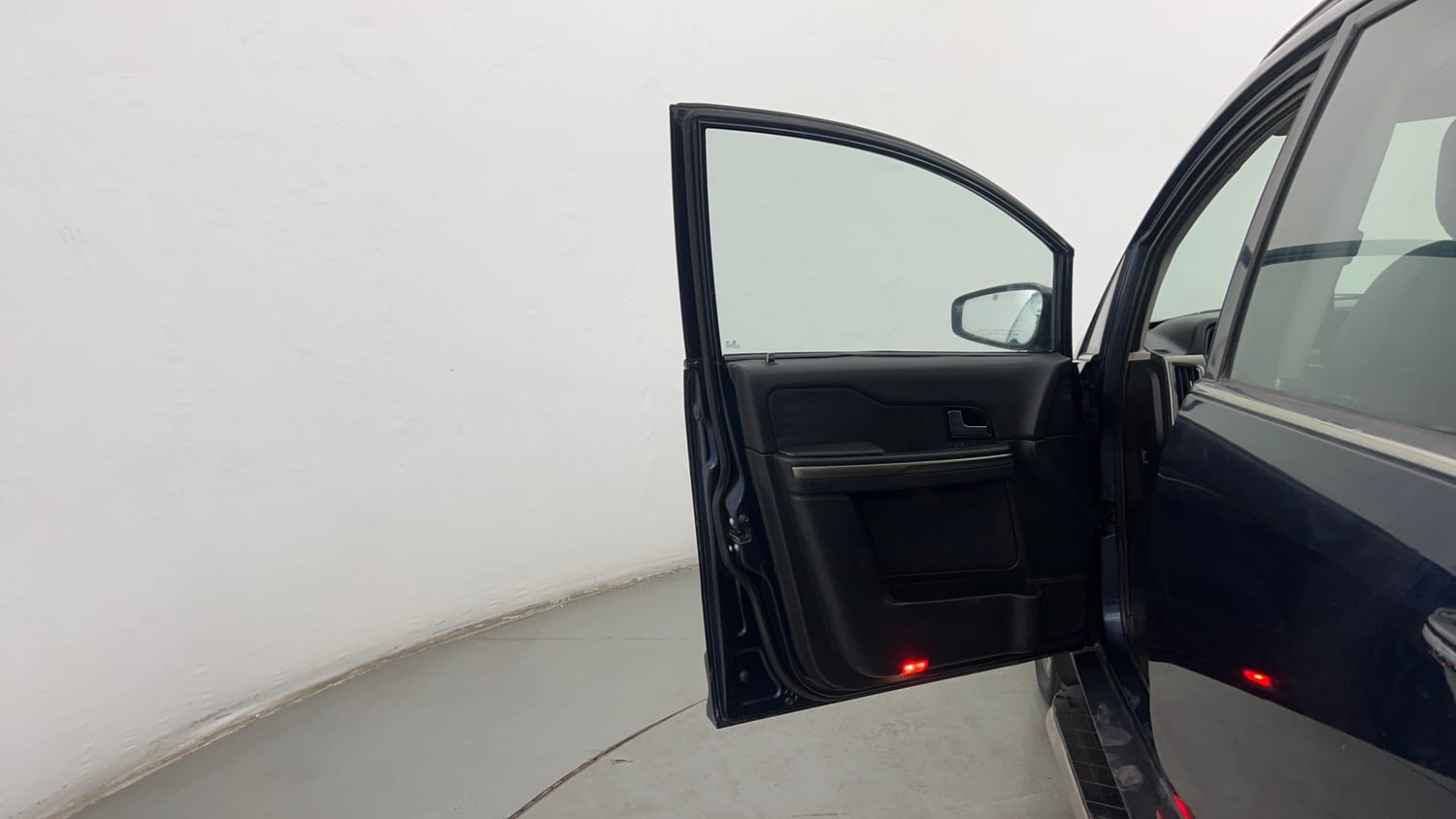 Used 2018 Tata Hexa XT 4x2 7 STR Diesel Manual interior LEFT FRONT DOOR OPEN VIEW