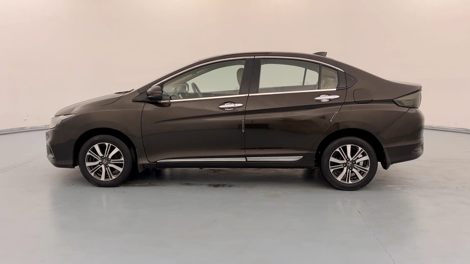 Used 2018 Honda City V Petrol Petrol Manual exterior LEFT SIDE VIEW