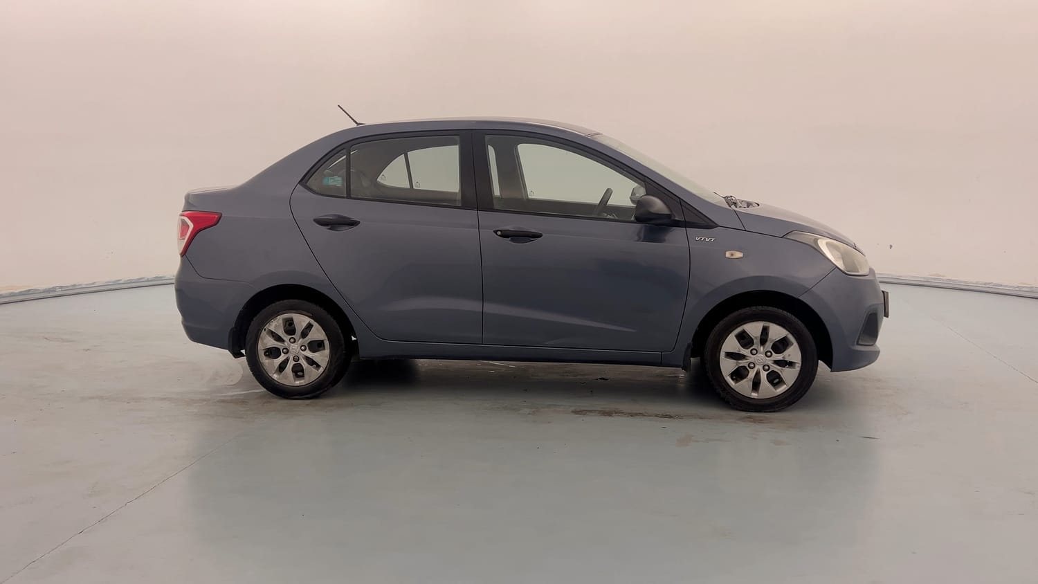 Used 2015 Hyundai Xcent Base 1.2 Petrol Manual exterior RIGHT SIDE VIEW