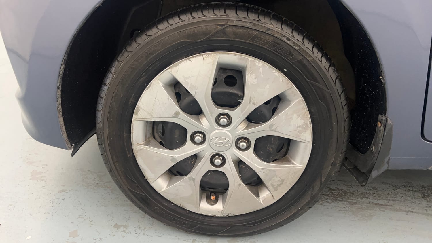 Used 2015 Hyundai Xcent Base 1.2 Petrol Manual tyres LEFT FRONT TYRE RIM VIEW