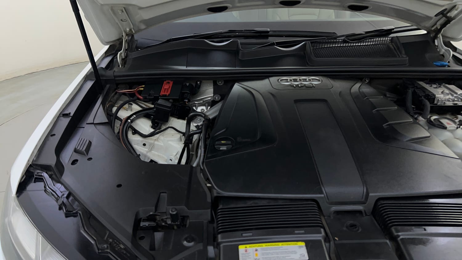 Used 2018 Audi Q7 45 TFSI Premium Plus Petrol Automatic engine ENGINE RIGHT SIDE HINGE & APRON VIEW