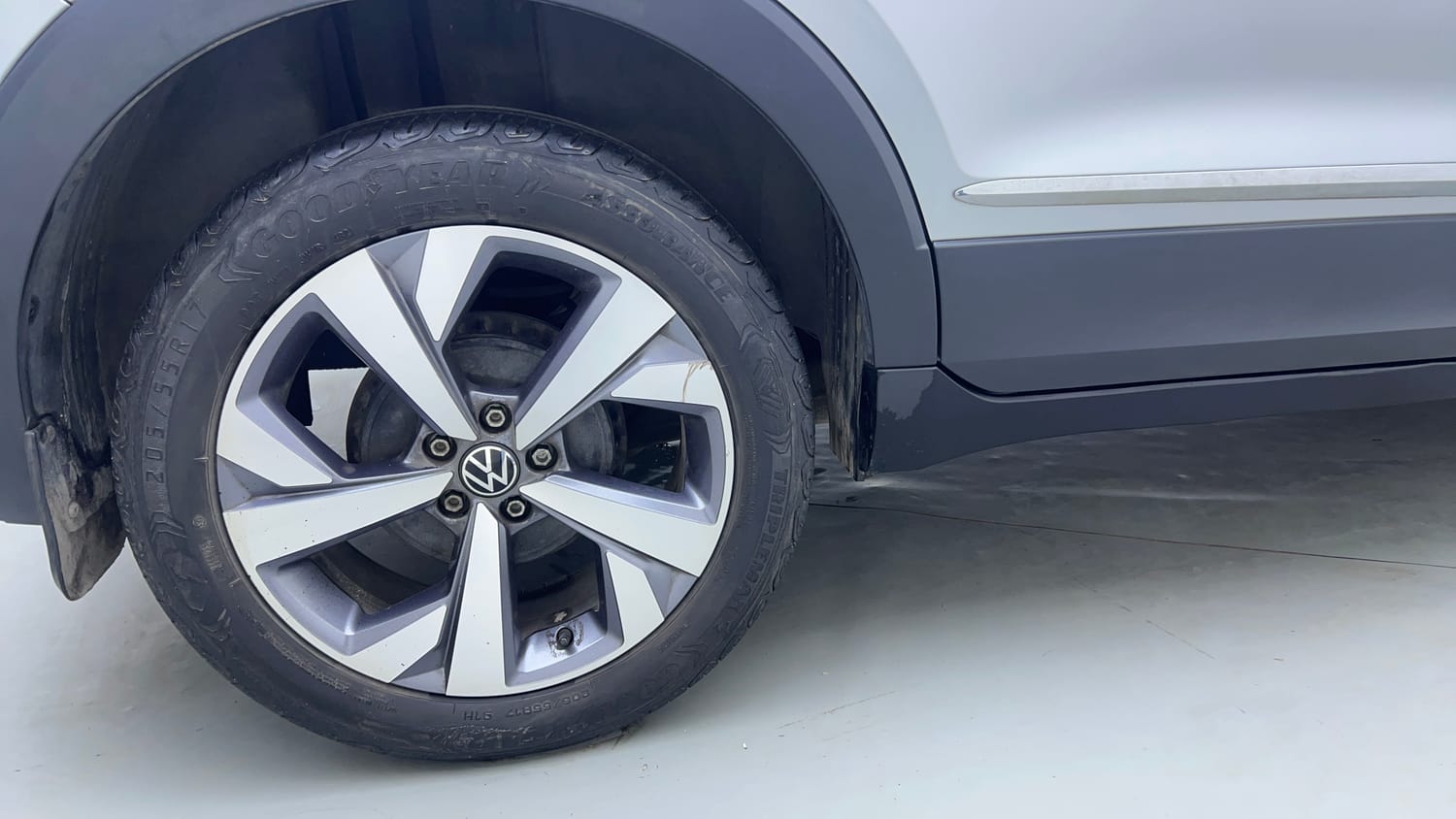 Used 2022 Volkswagen Taigun Topline 1.0 TSI MT Petrol Manual tyres RIGHT REAR TYRE RIM VIEW