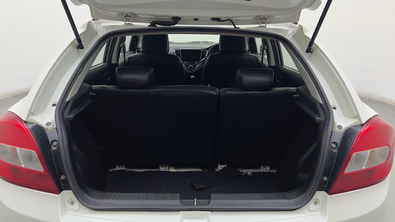Used 2021 Maruti Suzuki Baleno Zeta Petrol Manual interior DICKY INSIDE VIEW