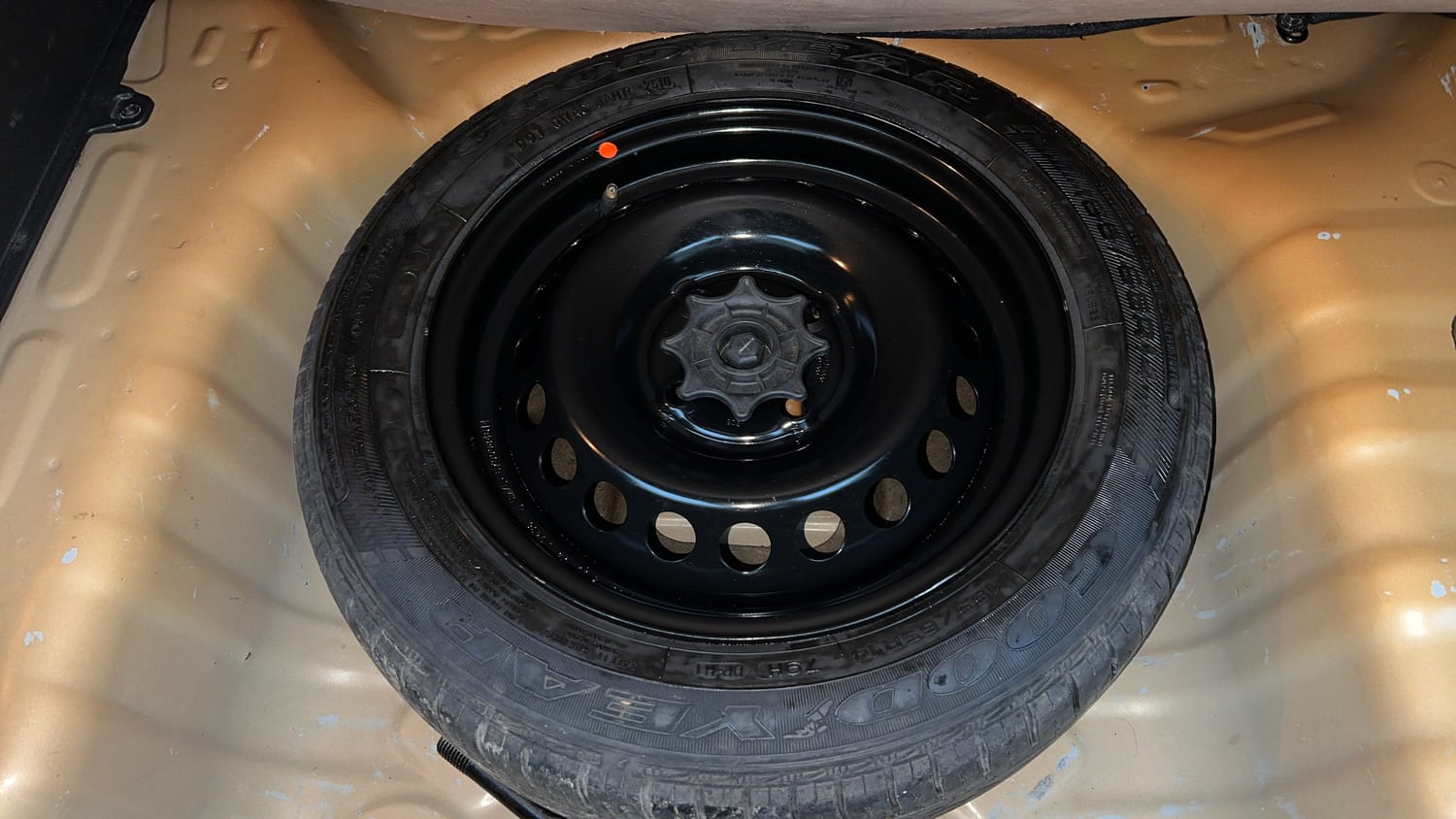 Used 2014 null Petrol Manual tyres SPARE TYRE VIEW