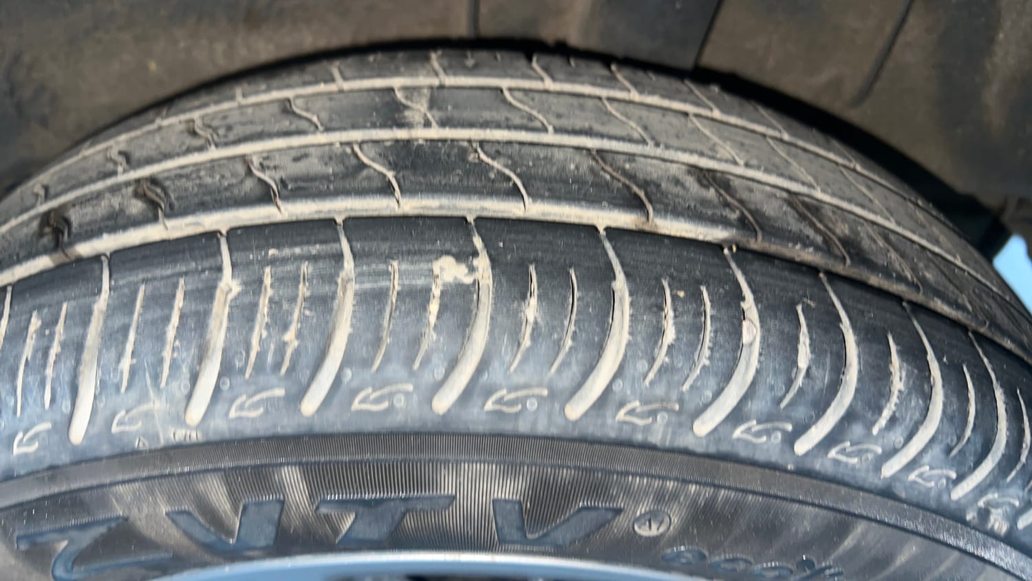 Used 2024 Renault Triber RXZ EASY-R AMT Petrol Automatic tyres LEFT REAR TYRE TREAD VIEW