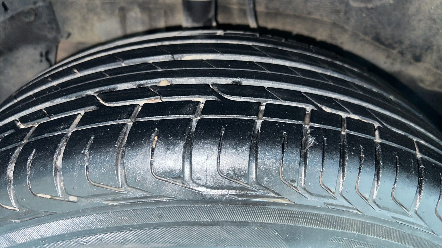 Used 2024 Tata Nexon XMA (S) Petrol Automatic tyres RIGHT REAR TYRE TREAD VIEW