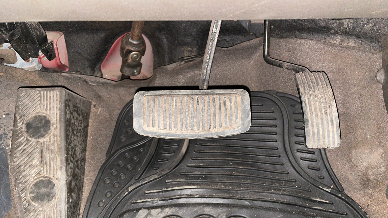 Used 2012 Hyundai i10 Sportz 1.2 AT Kappa2 Petrol Automatic interior PEDALS VIEW