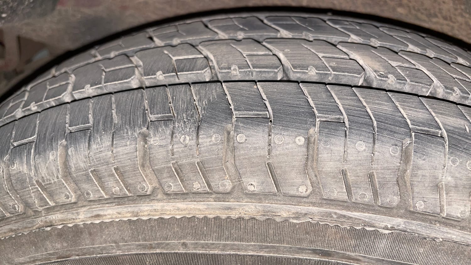 Used 2012 Hyundai i10 Sportz 1.2 AT Kappa2 Petrol Automatic tyres RIGHT REAR TYRE TREAD VIEW