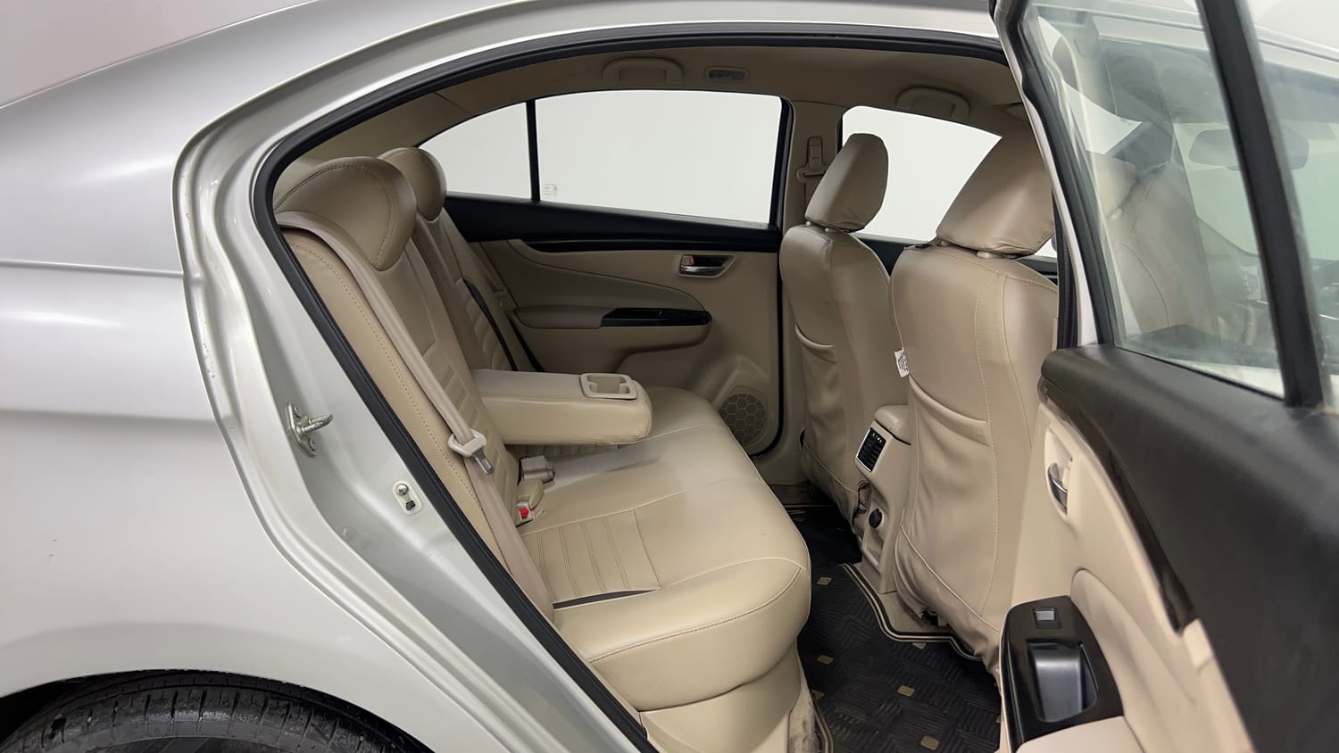 Used 2015 Maruti Suzuki Ciaz ZXi  AT Petrol Automatic interior RIGHT SIDE REAR DOOR CABIN VIEW