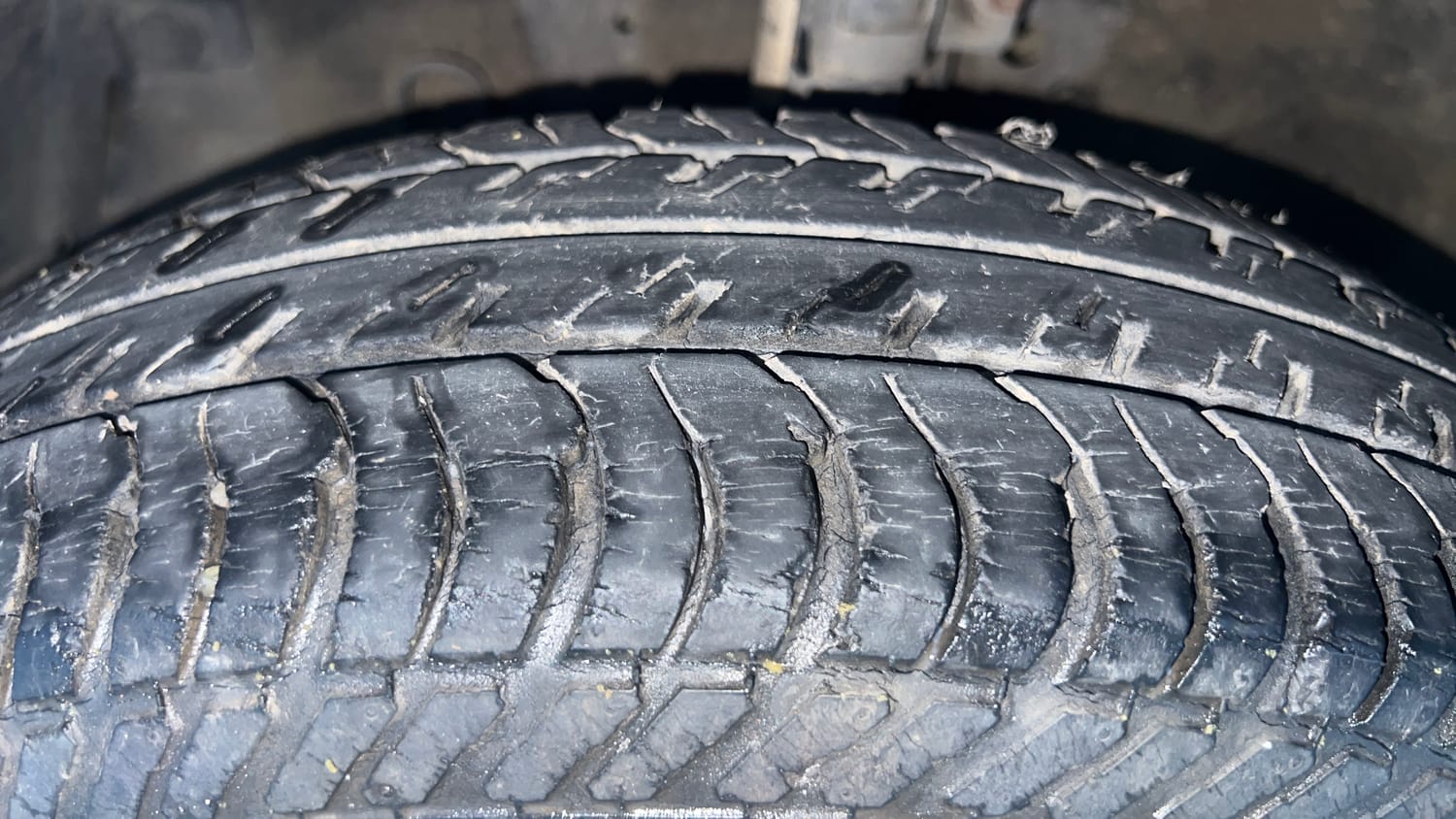 Used 2015 Maruti Suzuki Swift Dzire VXI Petrol Manual tyres LEFT FRONT TYRE TREAD VIEW