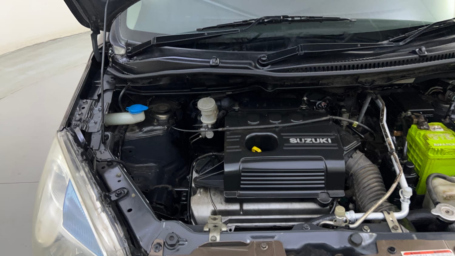 Used 2013 Maruti Suzuki Wagon R VXI Petrol Manual engine ENGINE RIGHT SIDE HINGE & APRON VIEW