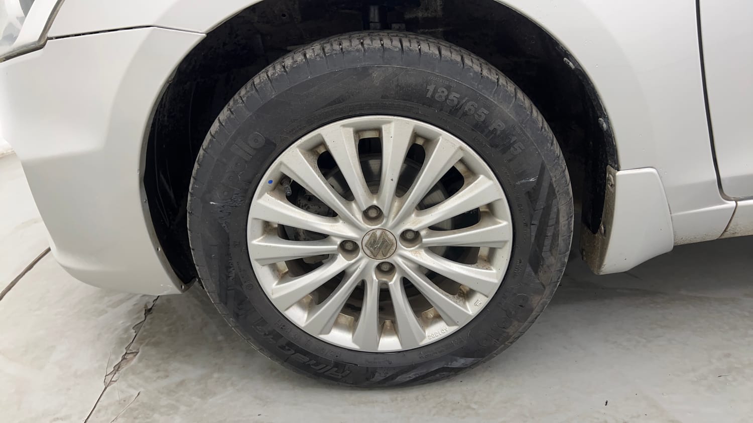 Used 2015 Maruti Suzuki Ciaz ZXi  AT Petrol Automatic tyres LEFT FRONT TYRE RIM VIEW