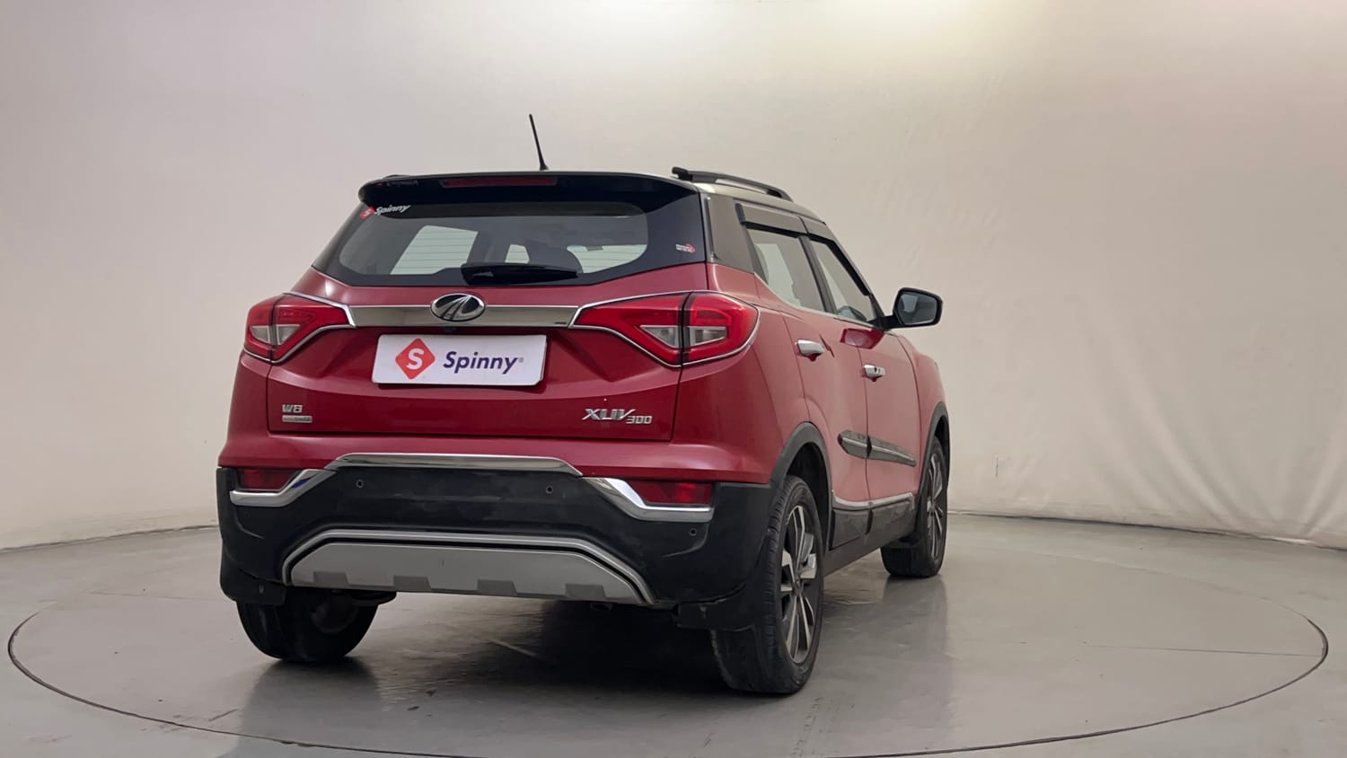 Used 2021 Mahindra XUV 300 W8 (O) 1.5 Diesel AMT Dual Tone Diesel Automatic exterior RIGHT REAR CORNER VIEW
