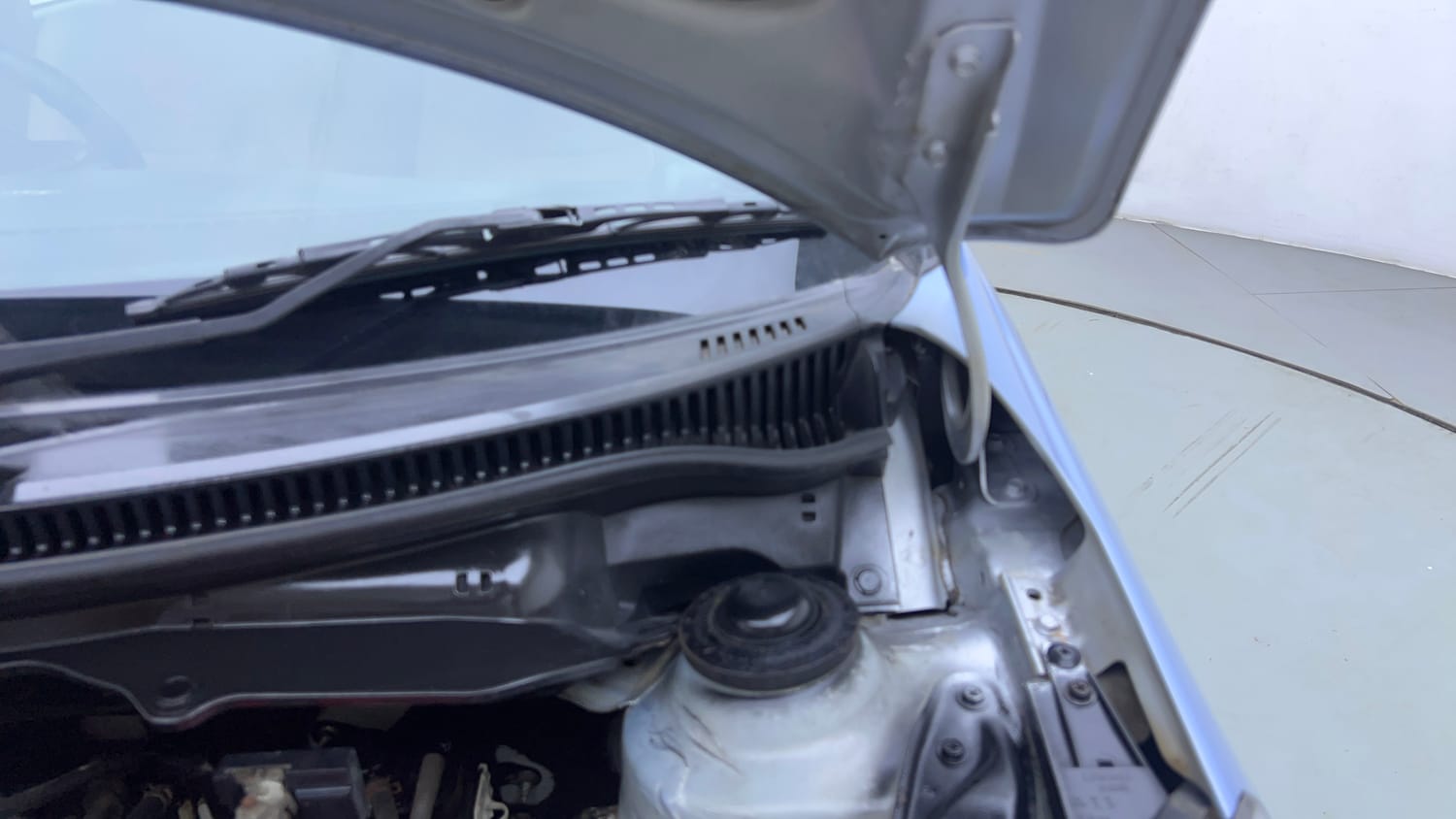 Used 2015 Maruti Suzuki Swift Dzire VXI Petrol Manual engine ENGINE LEFT SIDE HINGE & APRON VIEW