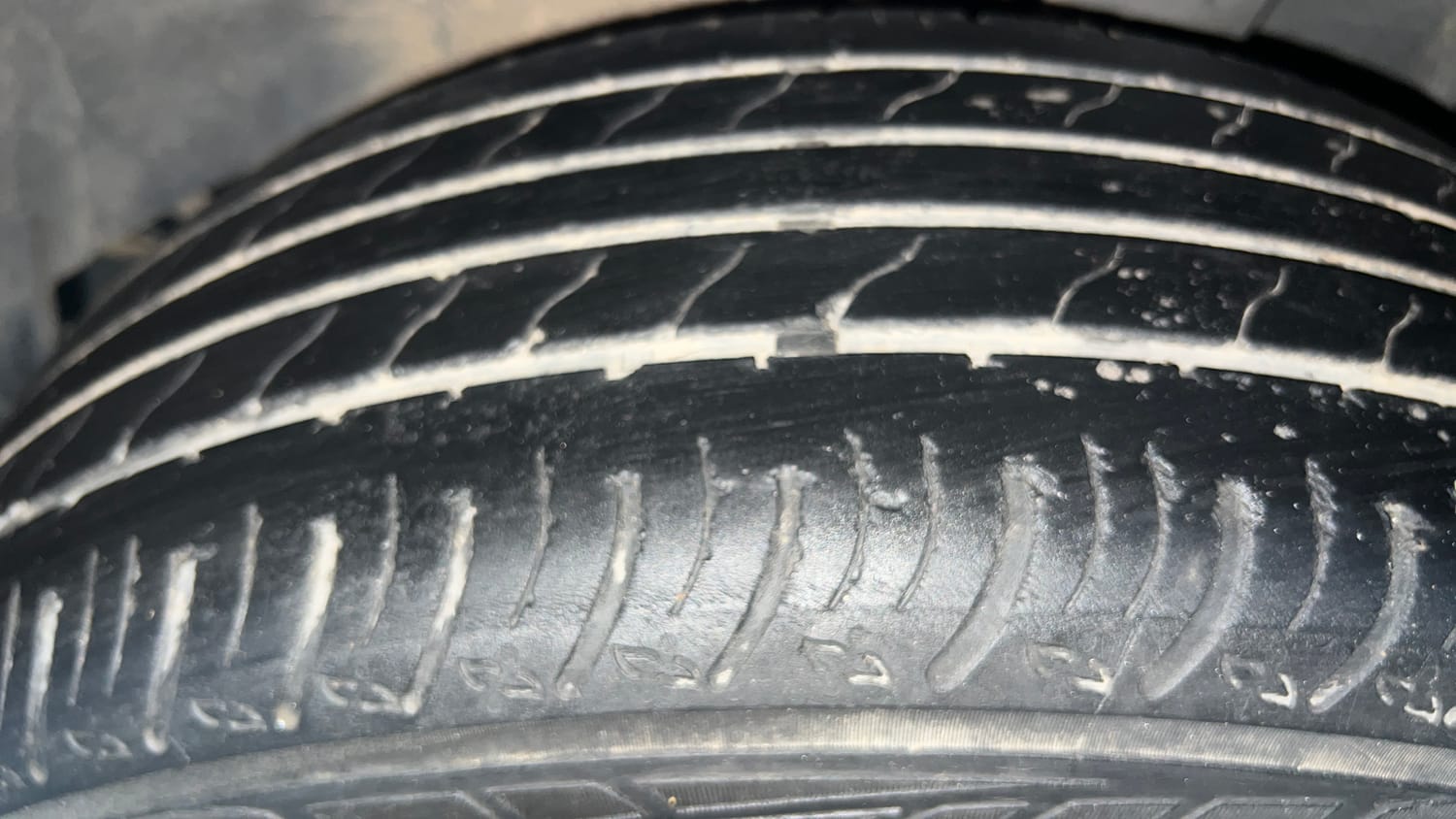 Used 2021 Nissan Magnite XL Petrol Manual tyres LEFT REAR TYRE TREAD VIEW