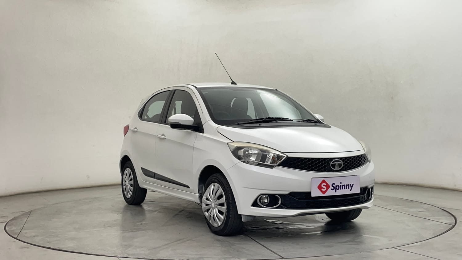 Used 2019 Tata Tiago Revotron XZ Petrol Manual exterior RIGHT FRONT CORNER VIEW